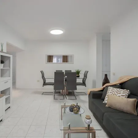 Bonjour Apartment *